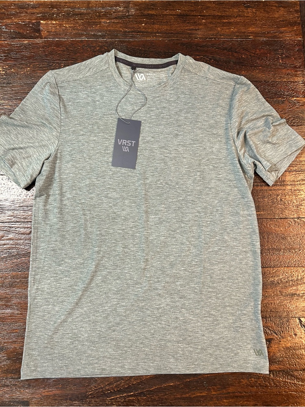 NWT VRST Essential Pocket Tee Bundle - Heathered Sage Green, Light Gray, Beige - Picture 4 of 11